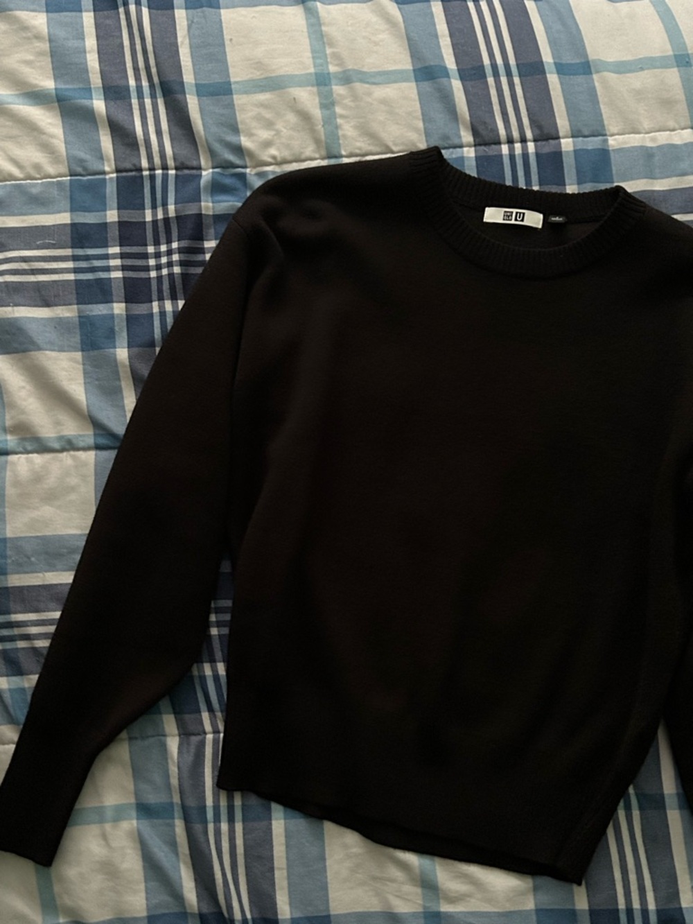 Uniqlo Black Crewneck Sweater